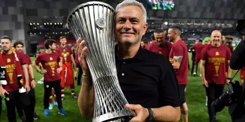 Cup C3 Châu Âu 15 Những chiến lược gia thành công ở UECL
