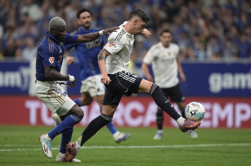 Real Madrid bung sức để đánh bại Real Oviedo